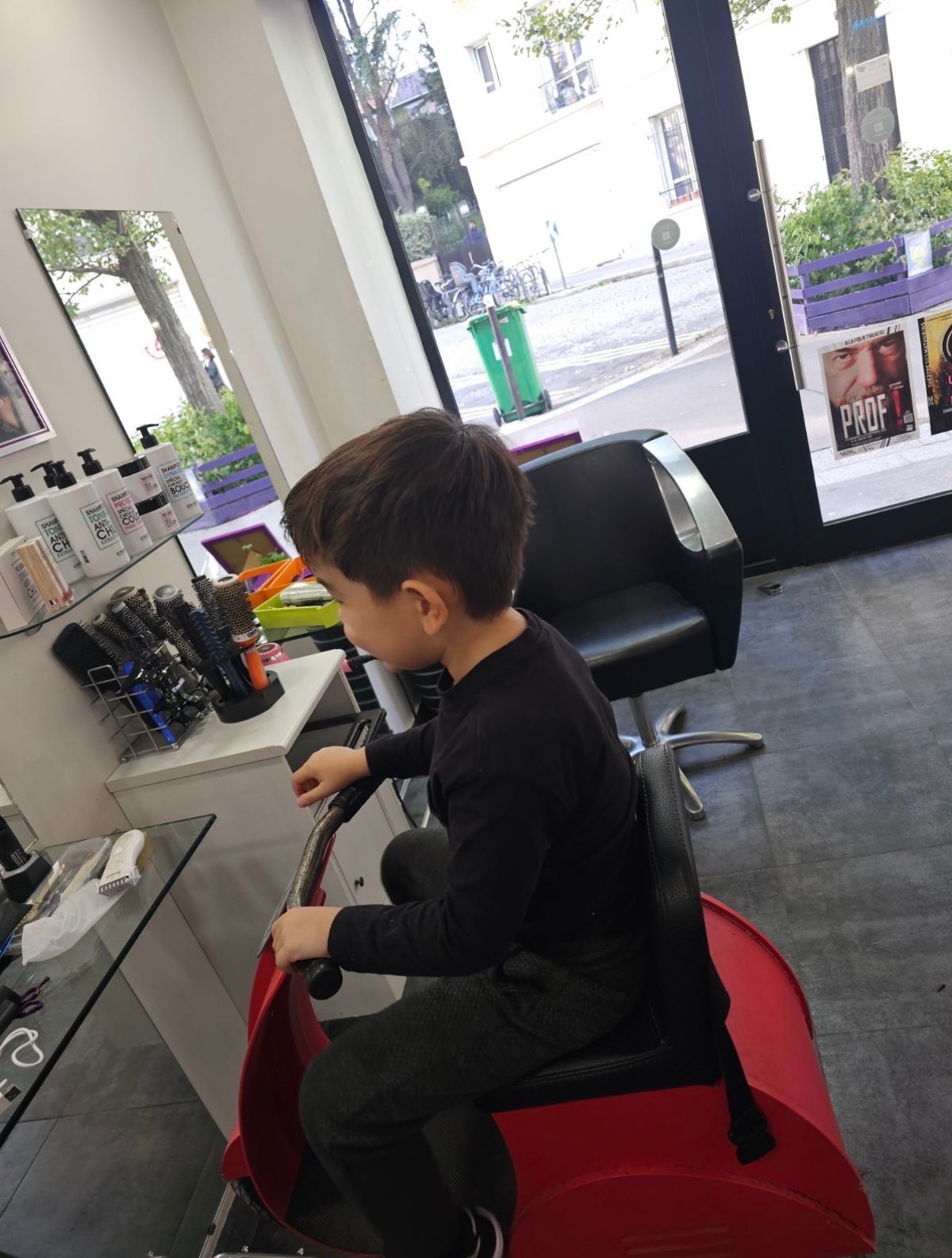 Coupe réalisée au salon