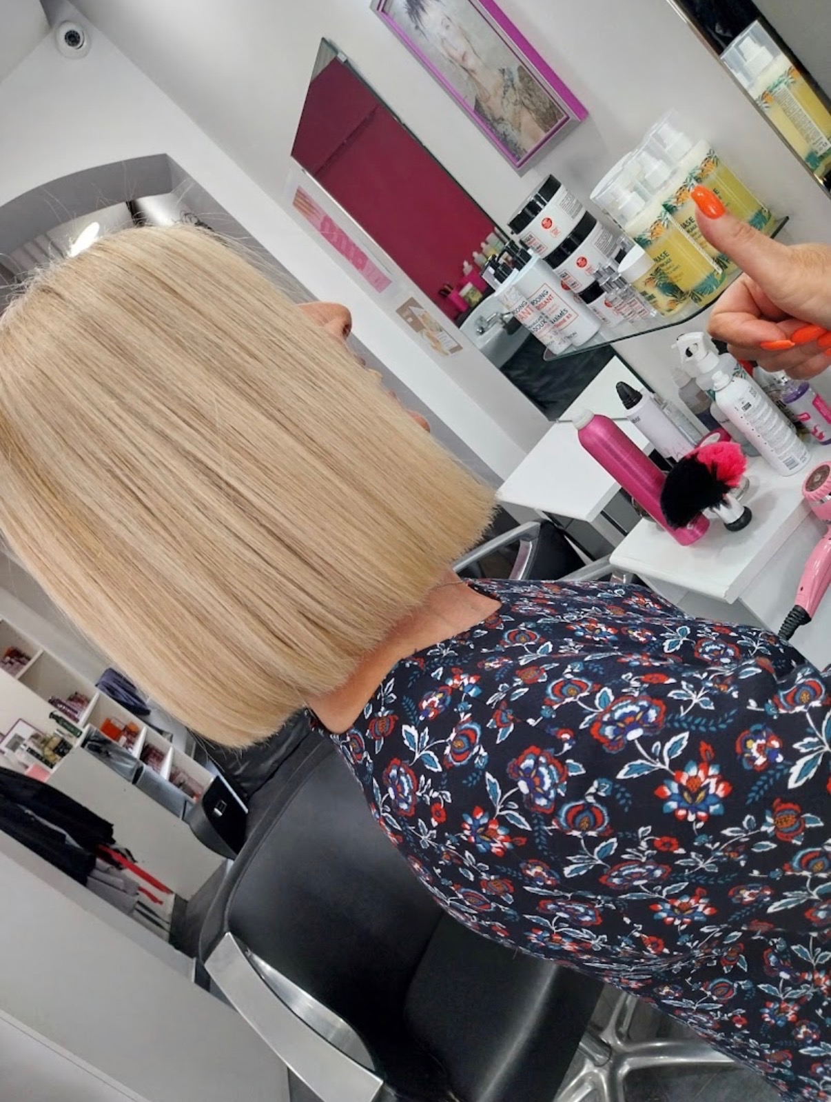 Coupe réalisée au salon